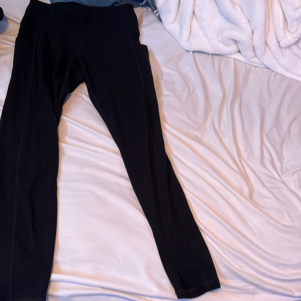 Black leggings with side pockets from Amazon!